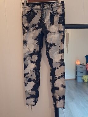 Zara Black, White And Gray Distressed Raw Hem Skinny Jeans Like New